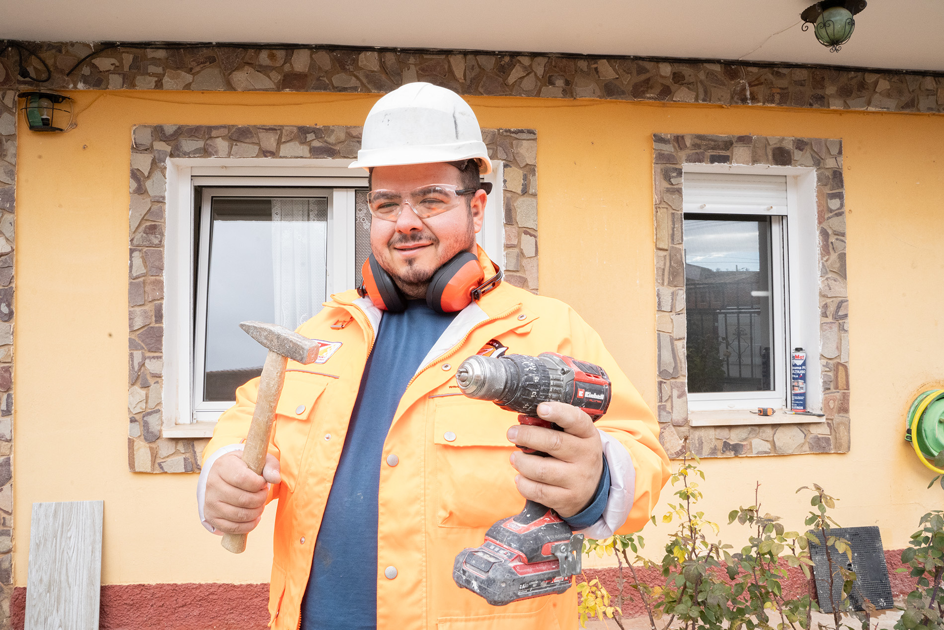 profesional Alex con herramientas